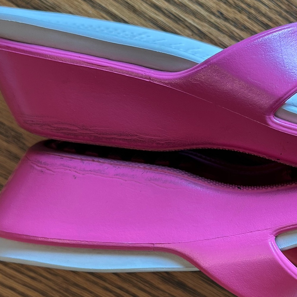 CROCS Women's Vibrant Pink Slide Sandals Size 10 - Picture 5 of 8